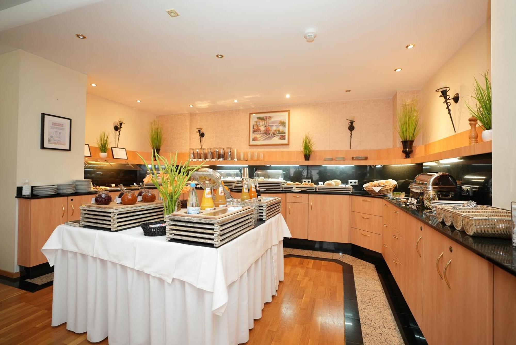 Uno Hotel Posthof Saarlouis Exterior photo