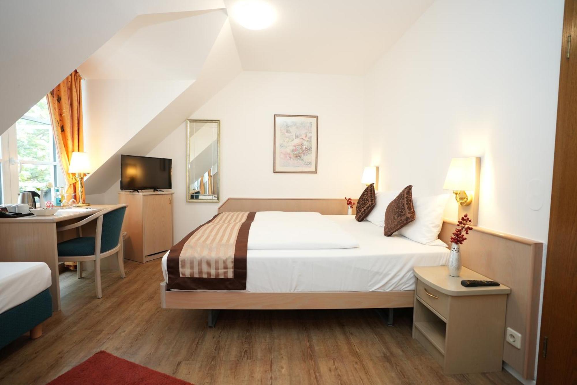 Uno Hotel Posthof Saarlouis Exterior photo