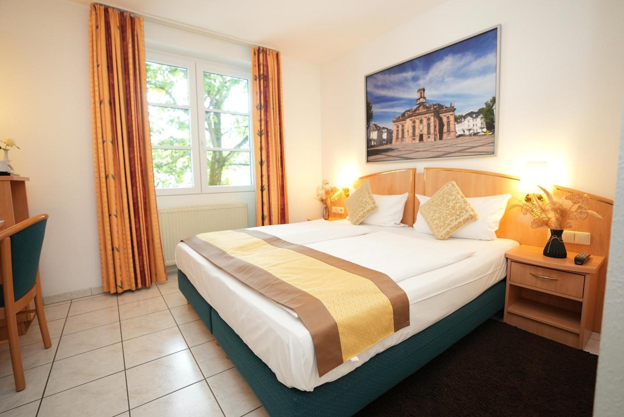 Uno Hotel Posthof Saarlouis Exterior photo