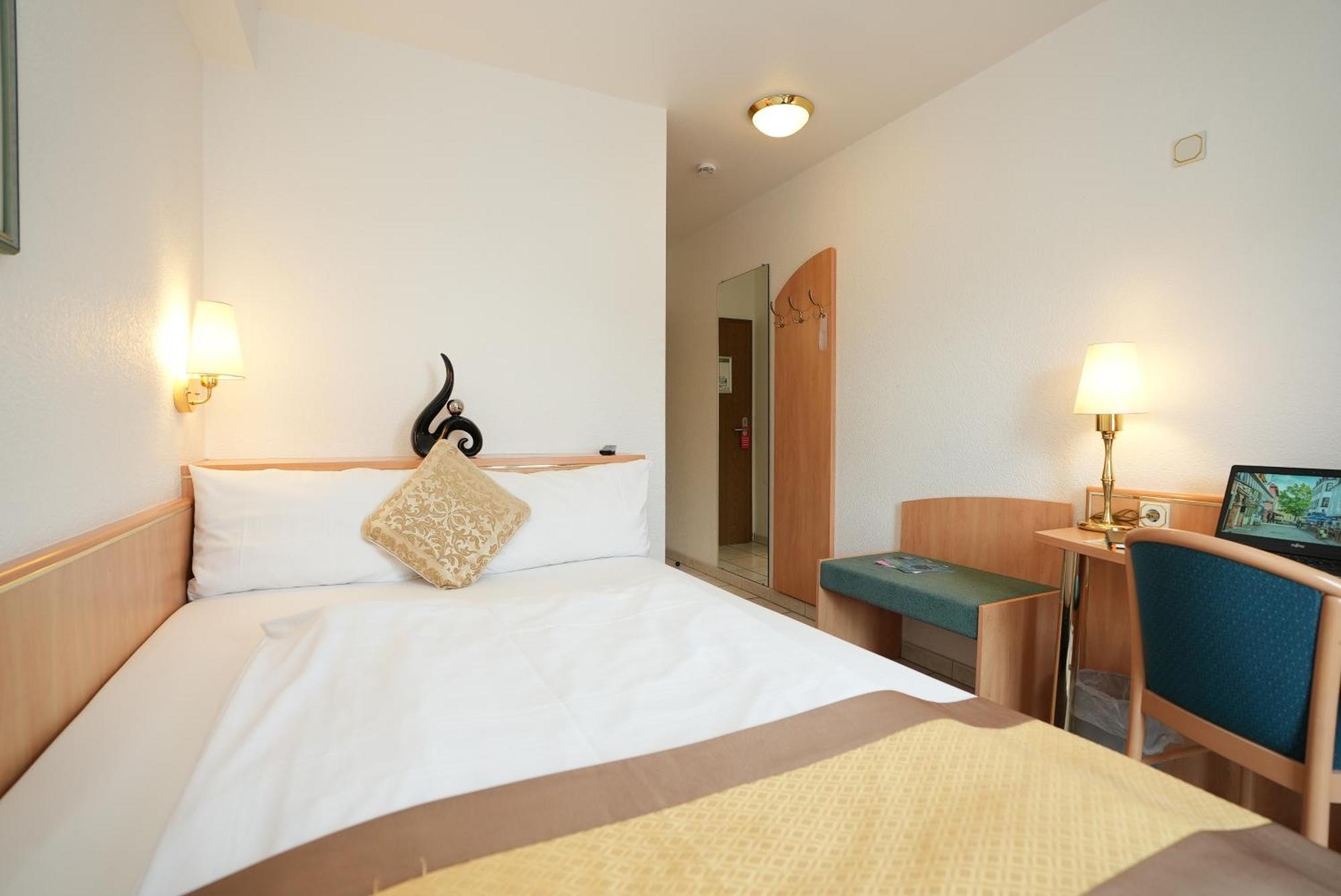 Uno Hotel Posthof Saarlouis Exterior photo