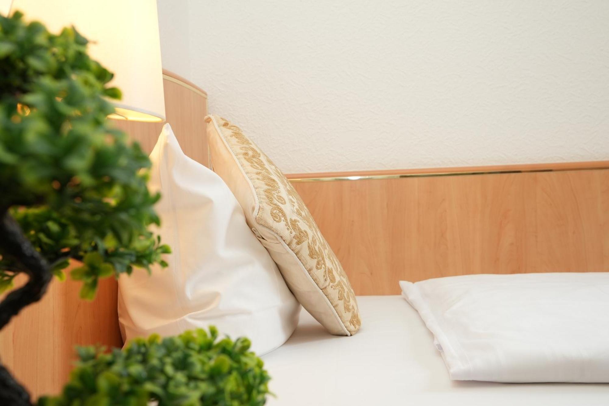 Uno Hotel Posthof Saarlouis Exterior photo