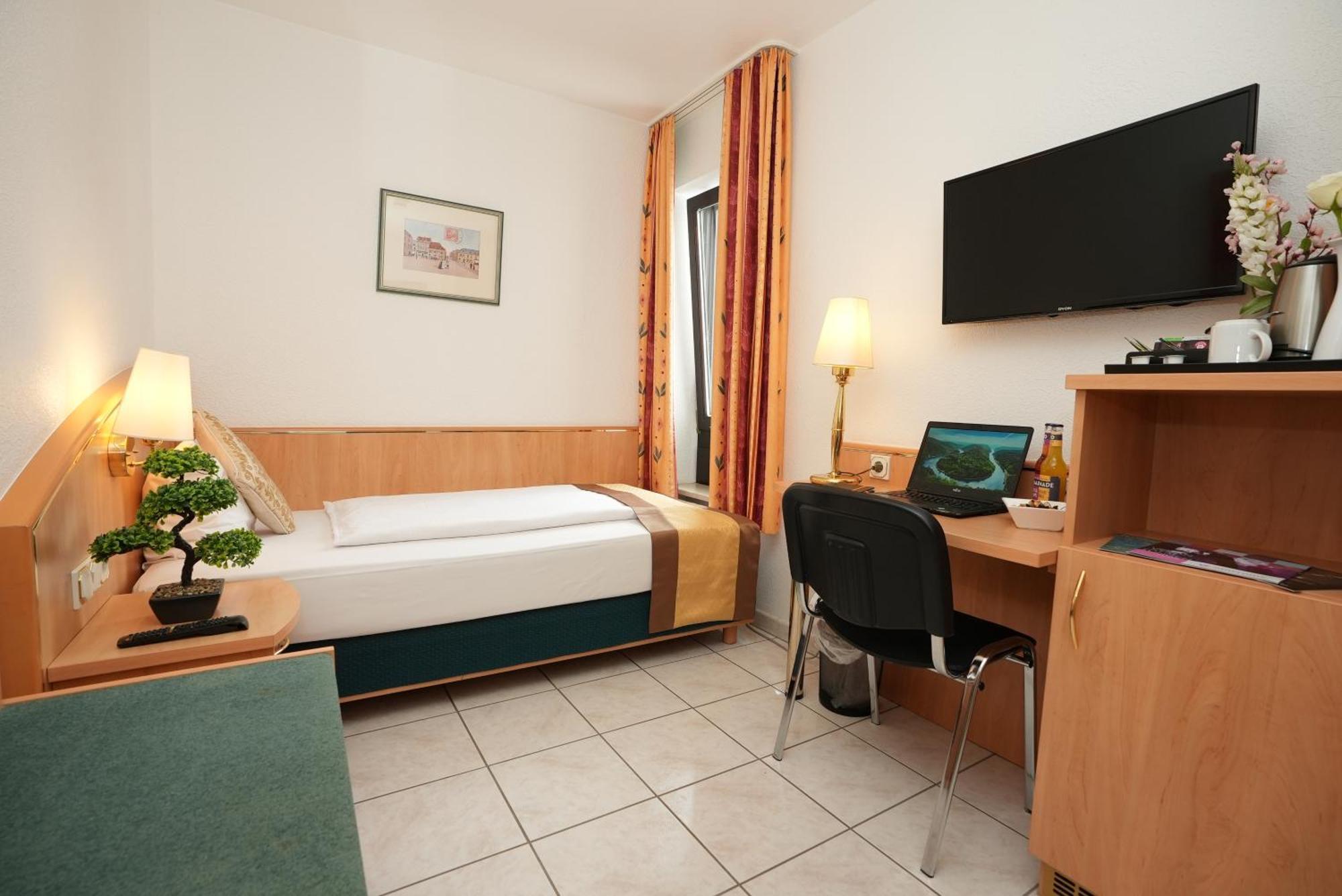 Uno Hotel Posthof Saarlouis Exterior photo